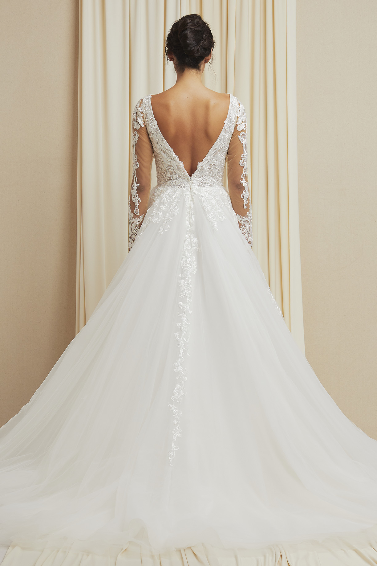 LONG SLEEVE, V-NECK, BALLGOWN, TAIL