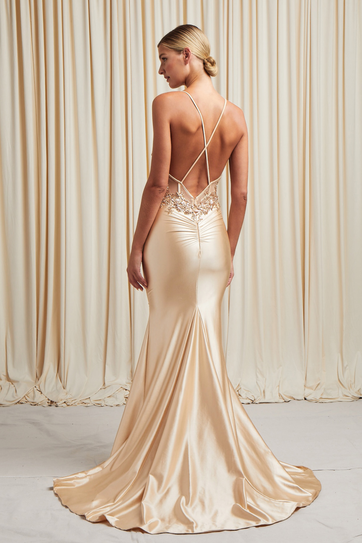 SLEEVELESS, SHOULDER STRAP, SHEATH DRESS