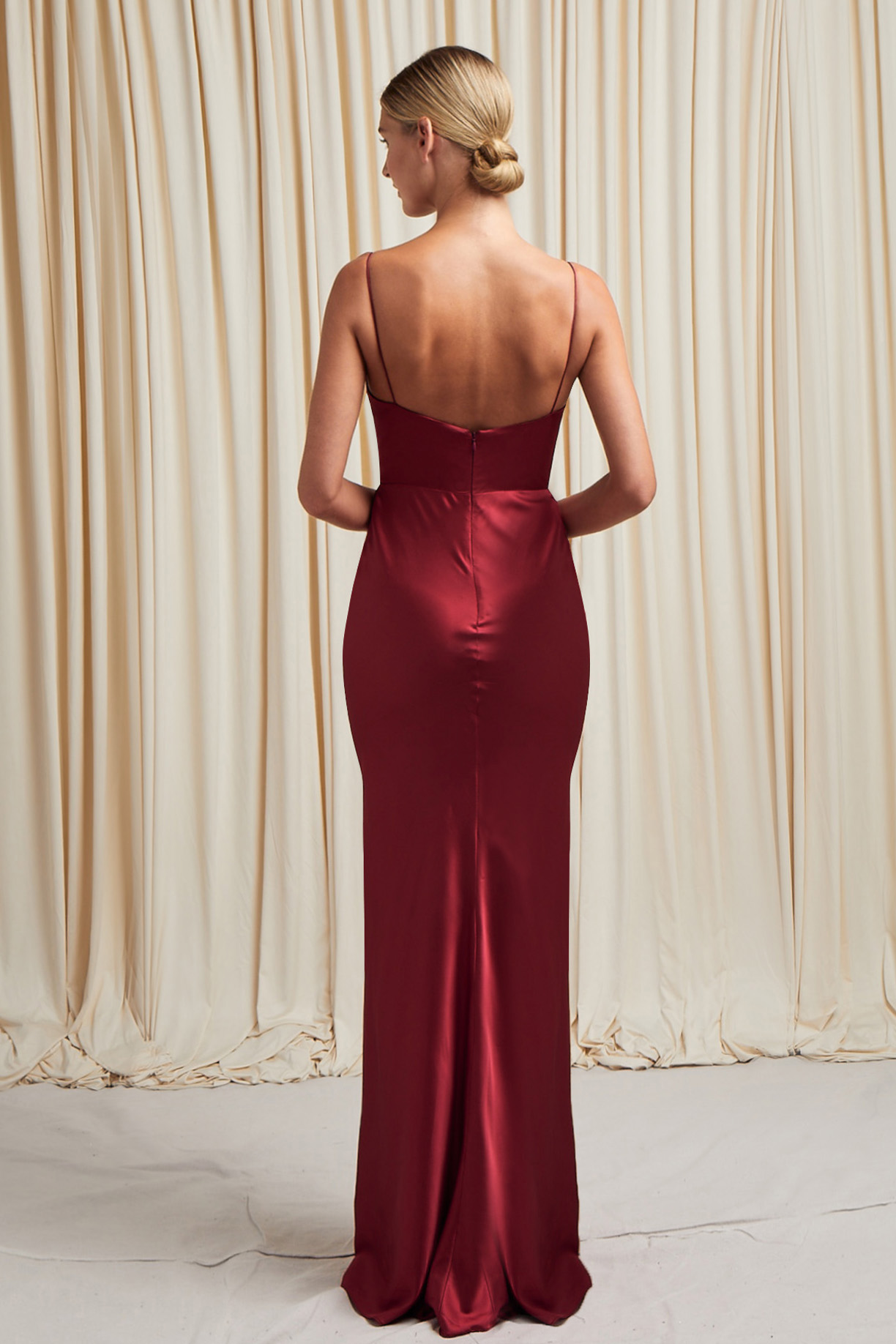 SLEEVELESS, SHOULDER STRAP DRESS