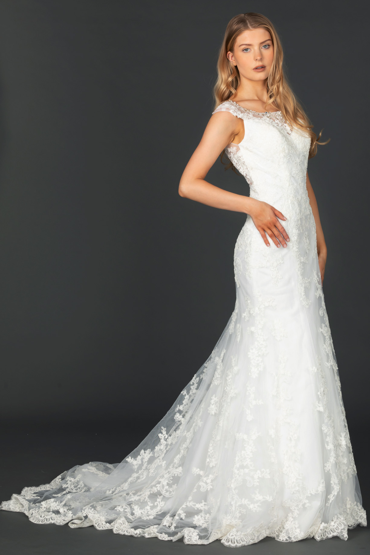 BATEAU NECK, CAP SLEEVE, TRUMPET