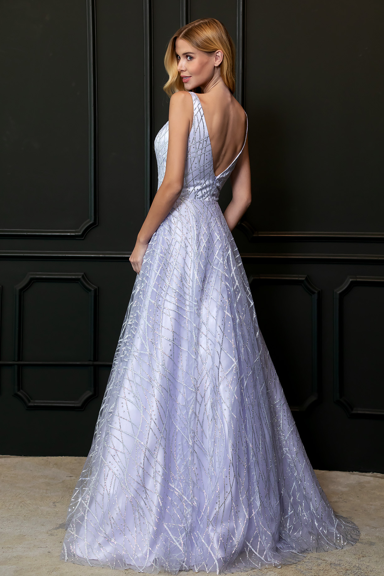 SHOULDER STRAPS, V-NECK BALL GOWN