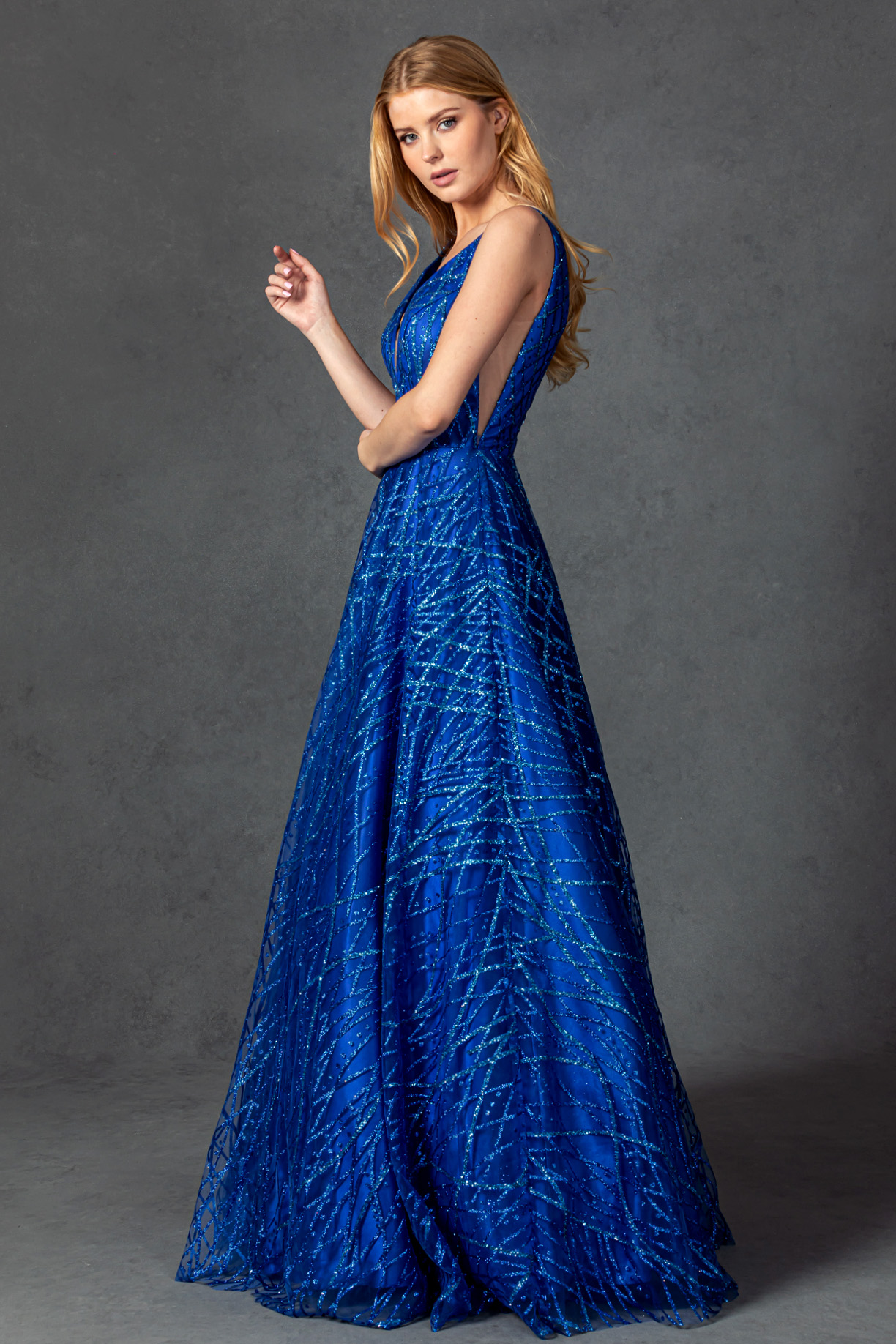 SHOULDER STRAPS, V-NECK BALL GOWN