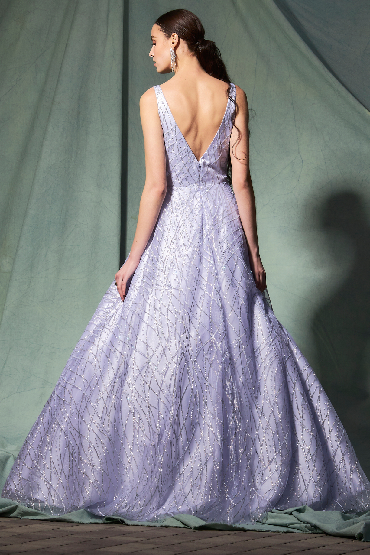 SHOULDER STRAPS, V-NECK BALL GOWN