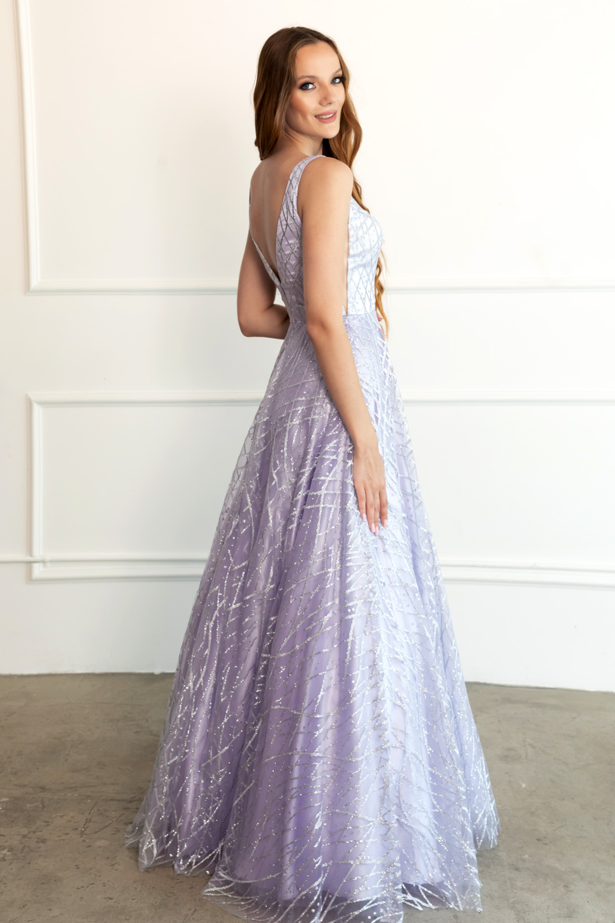 SHOULDER STRAPS, V-NECK BALL GOWN