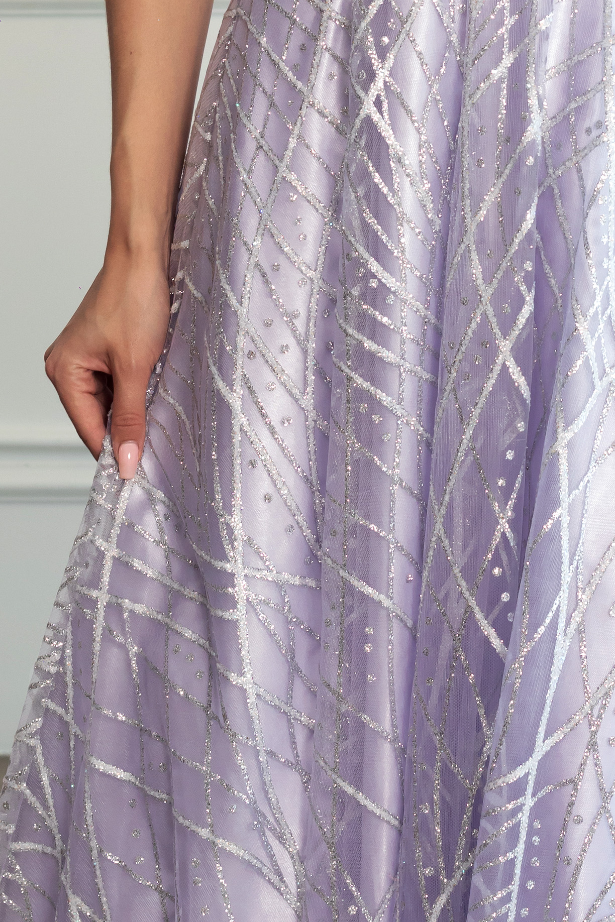 SHOULDER STRAPS, V-NECK BALL GOWN