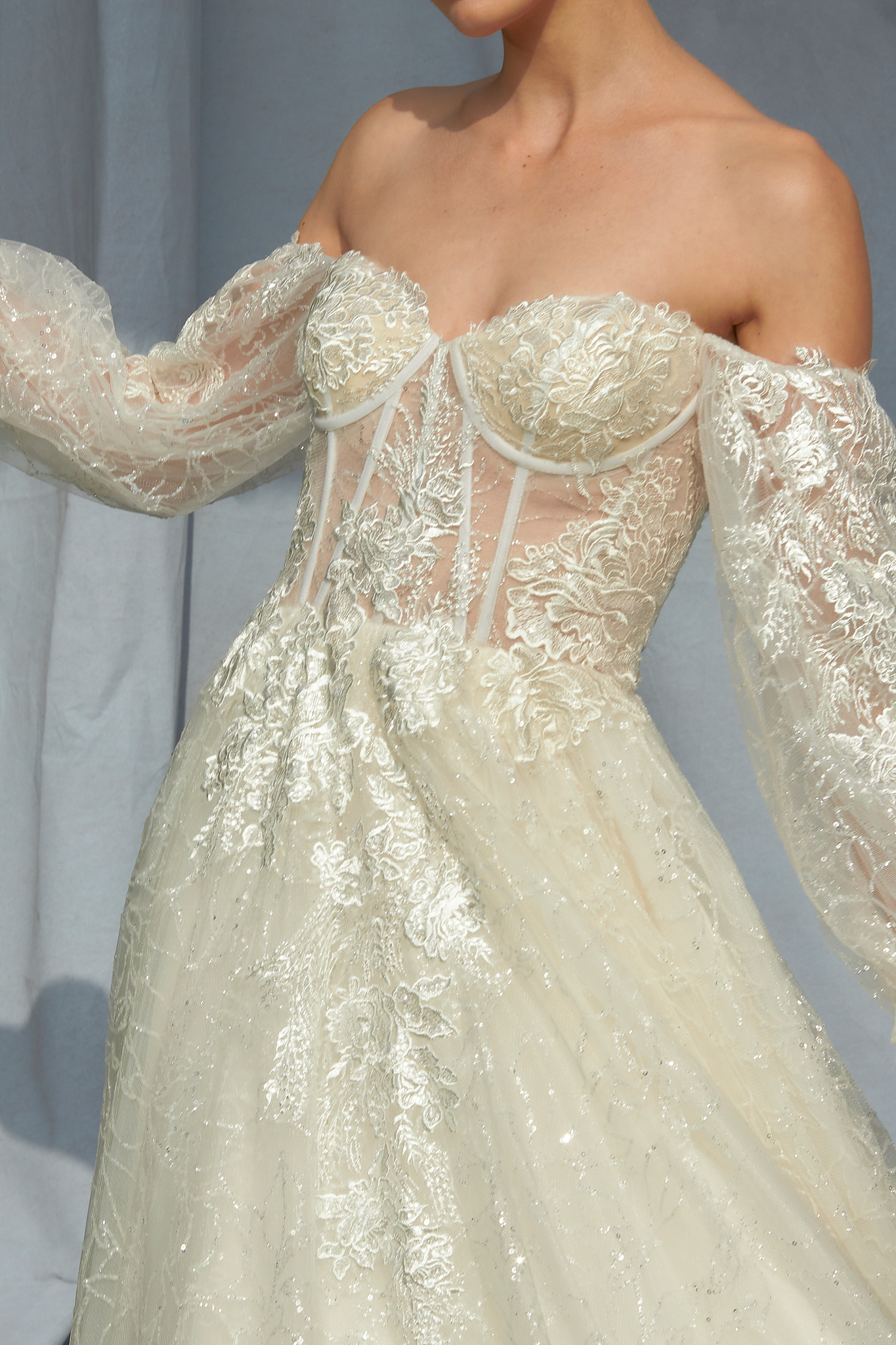 OFF SHOULDER, LONG SLEEVE, SWEETHEART NECK, BALLGOWN, TAIL