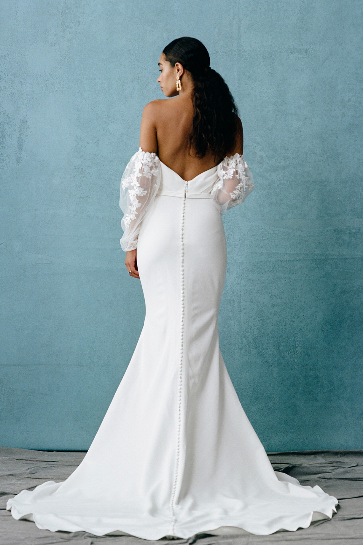 DETACHABLE OFF-SHOULDER SLEEVE BRIDAL GOWN