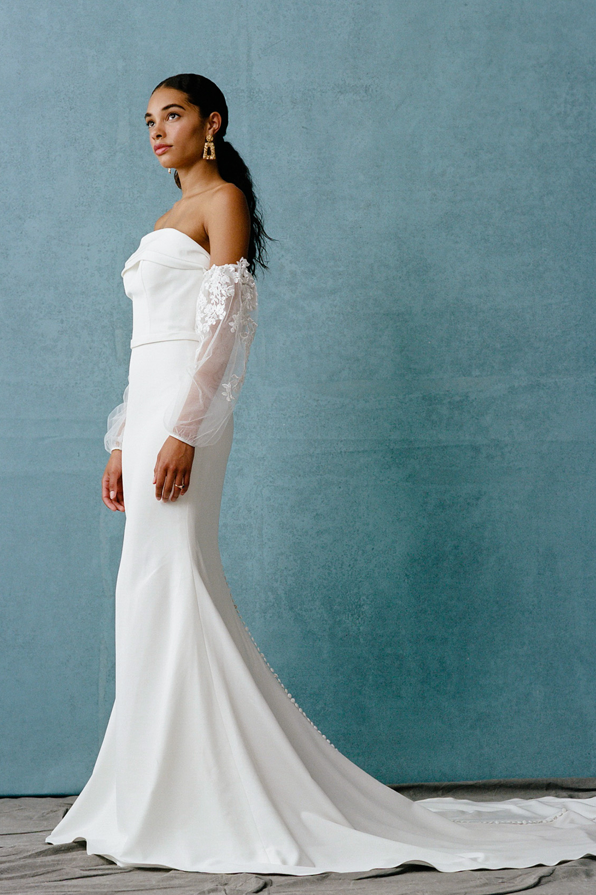 DETACHABLE OFF-SHOULDER SLEEVE BRIDAL GOWN