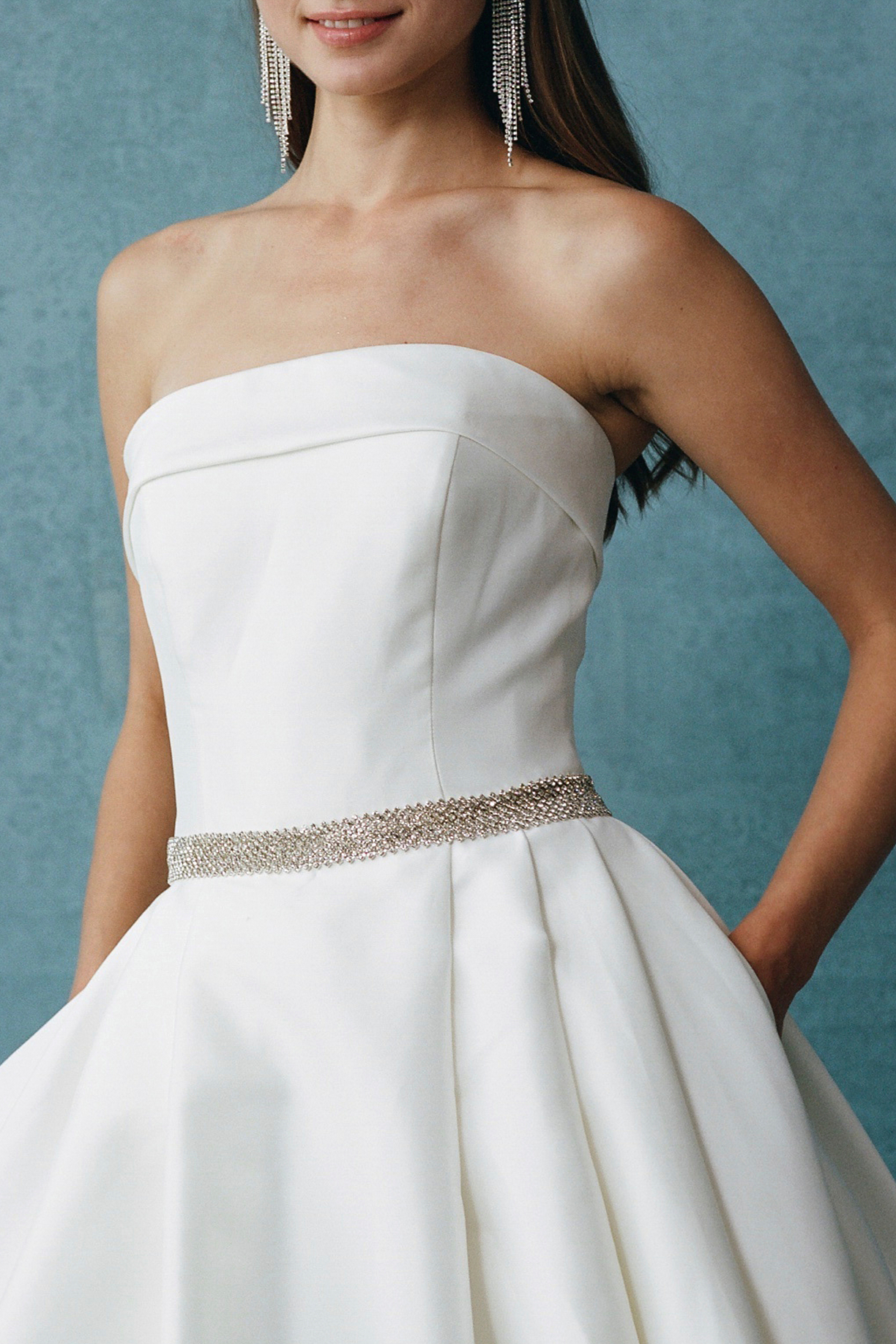 STRAPLESS, STRAIGHT NECK, BALLGOWN