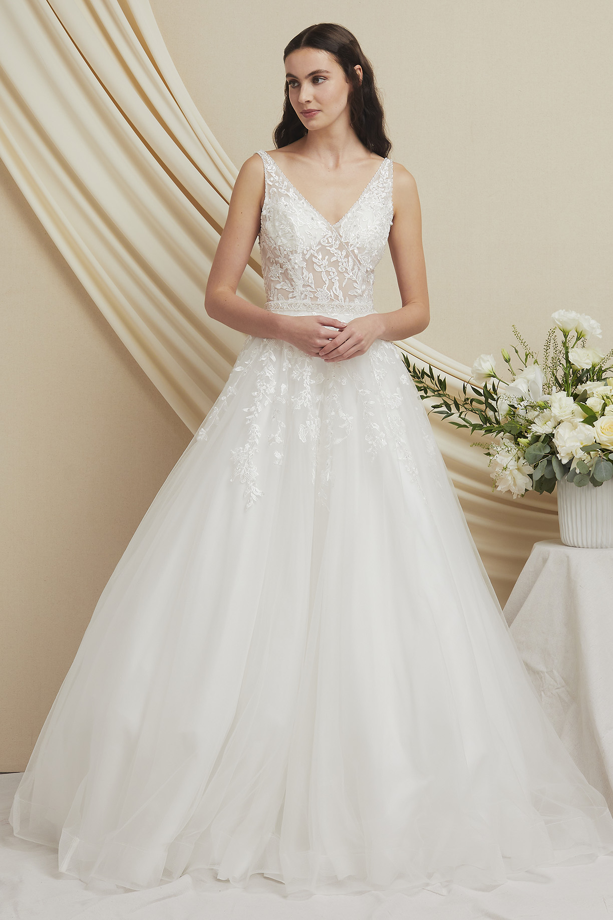 SLEEVELESS, V-NECK, BALLGOWN, OPEN BACK