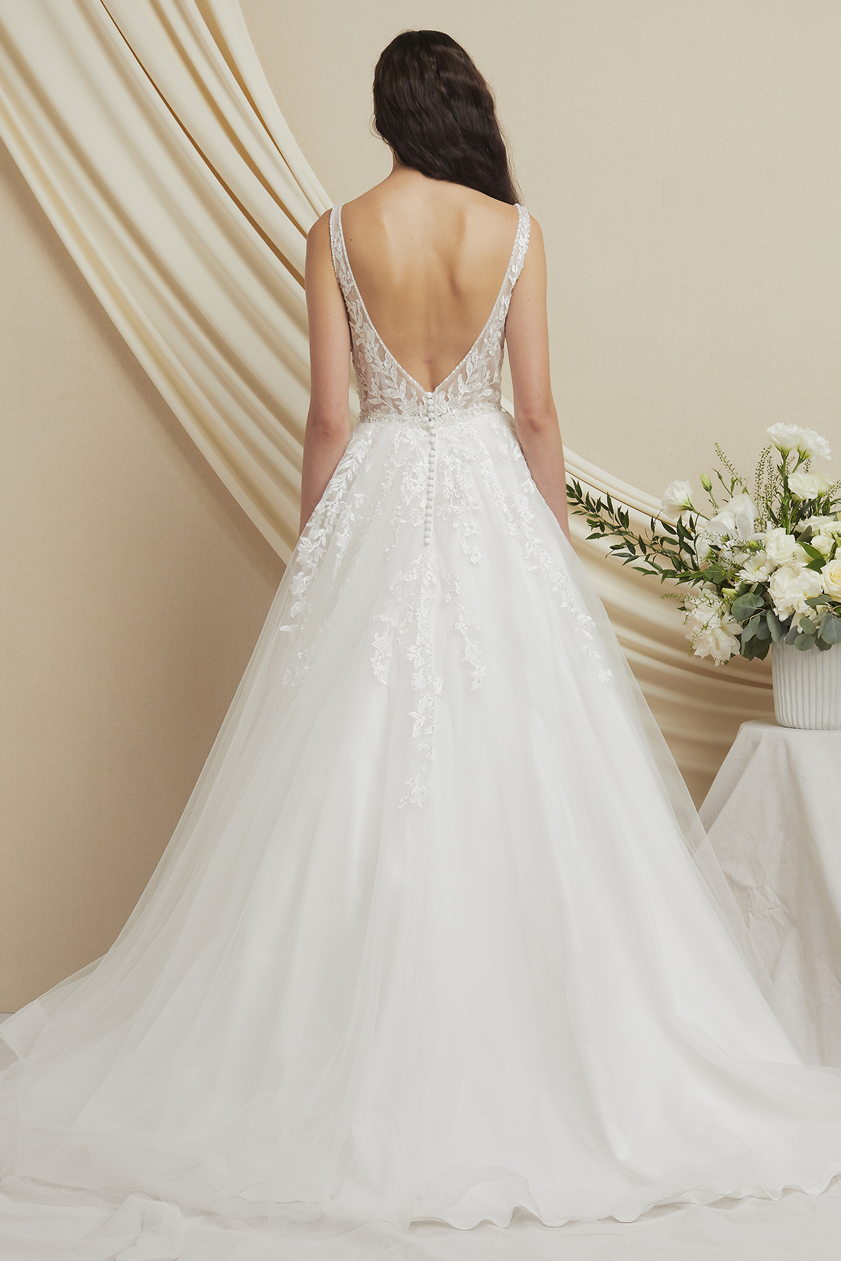 SLEEVELESS, V-NECK, BALLGOWN, OPEN BACK