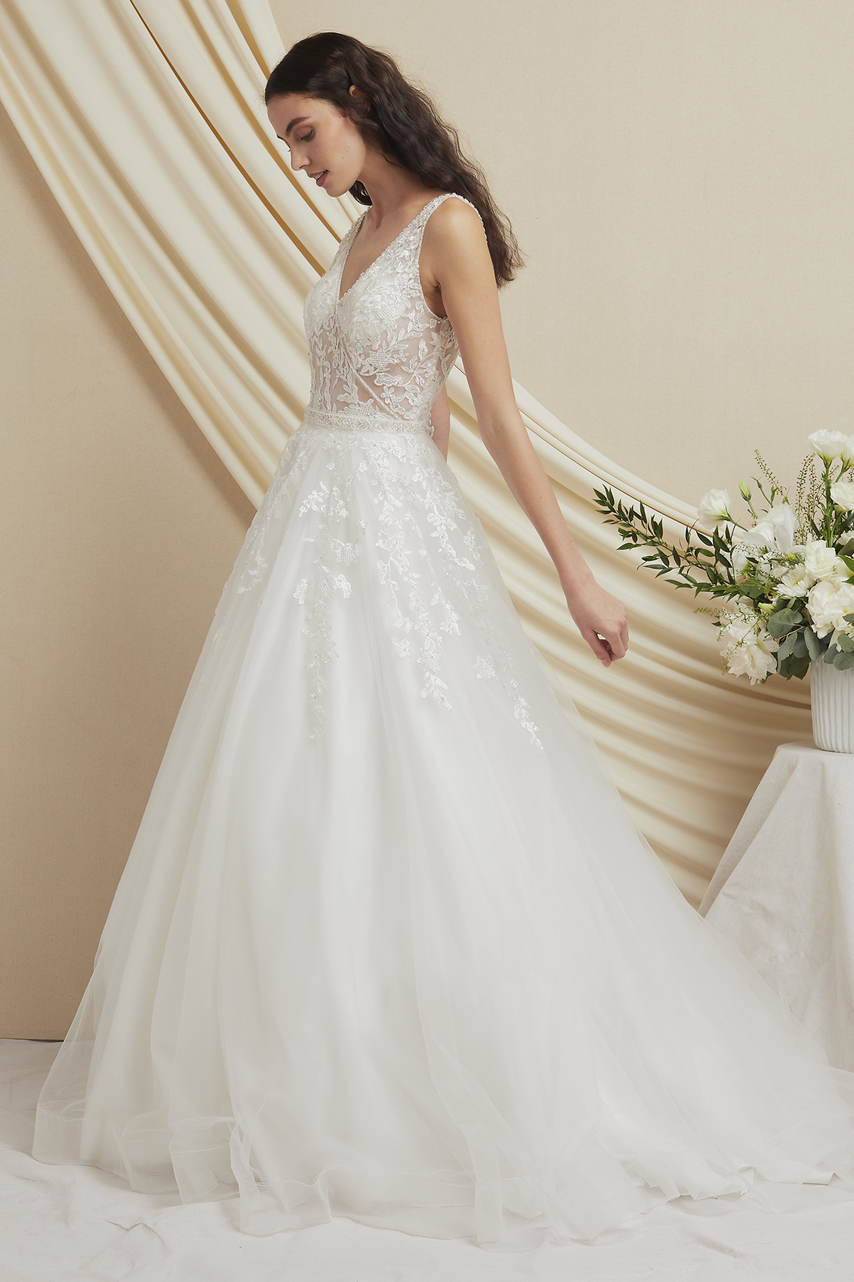 SLEEVELESS, V-NECK, BALLGOWN, OPEN BACK