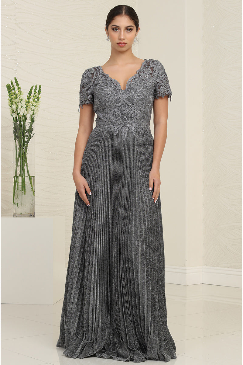 MQ1902-26 | Short Sleeve Lace Top Pleated Curvy Dress