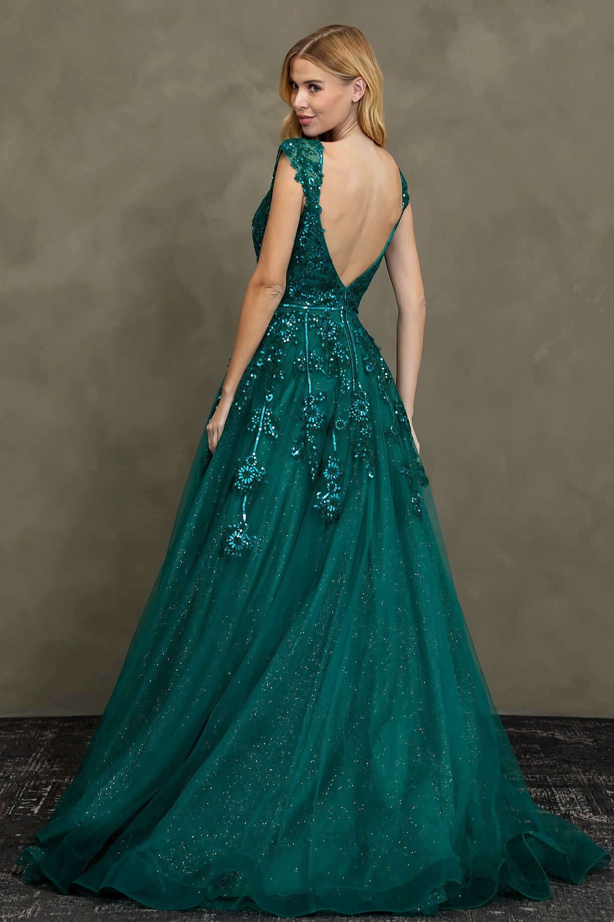 21-MD202128_Emerald_4879598