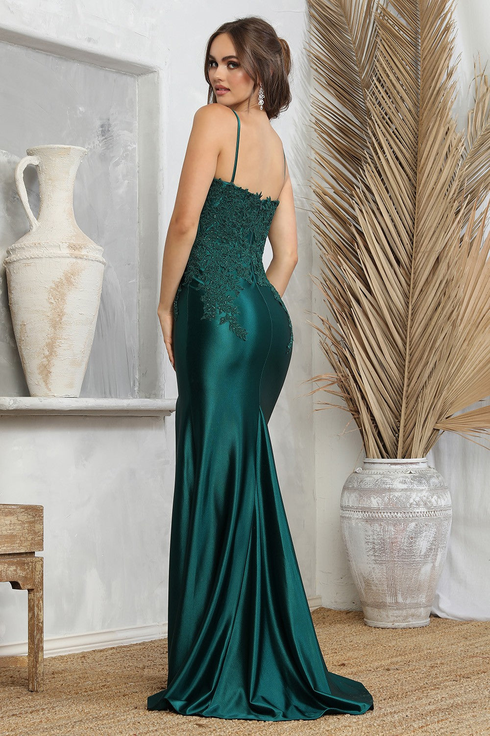143-223_Emerald_4899091