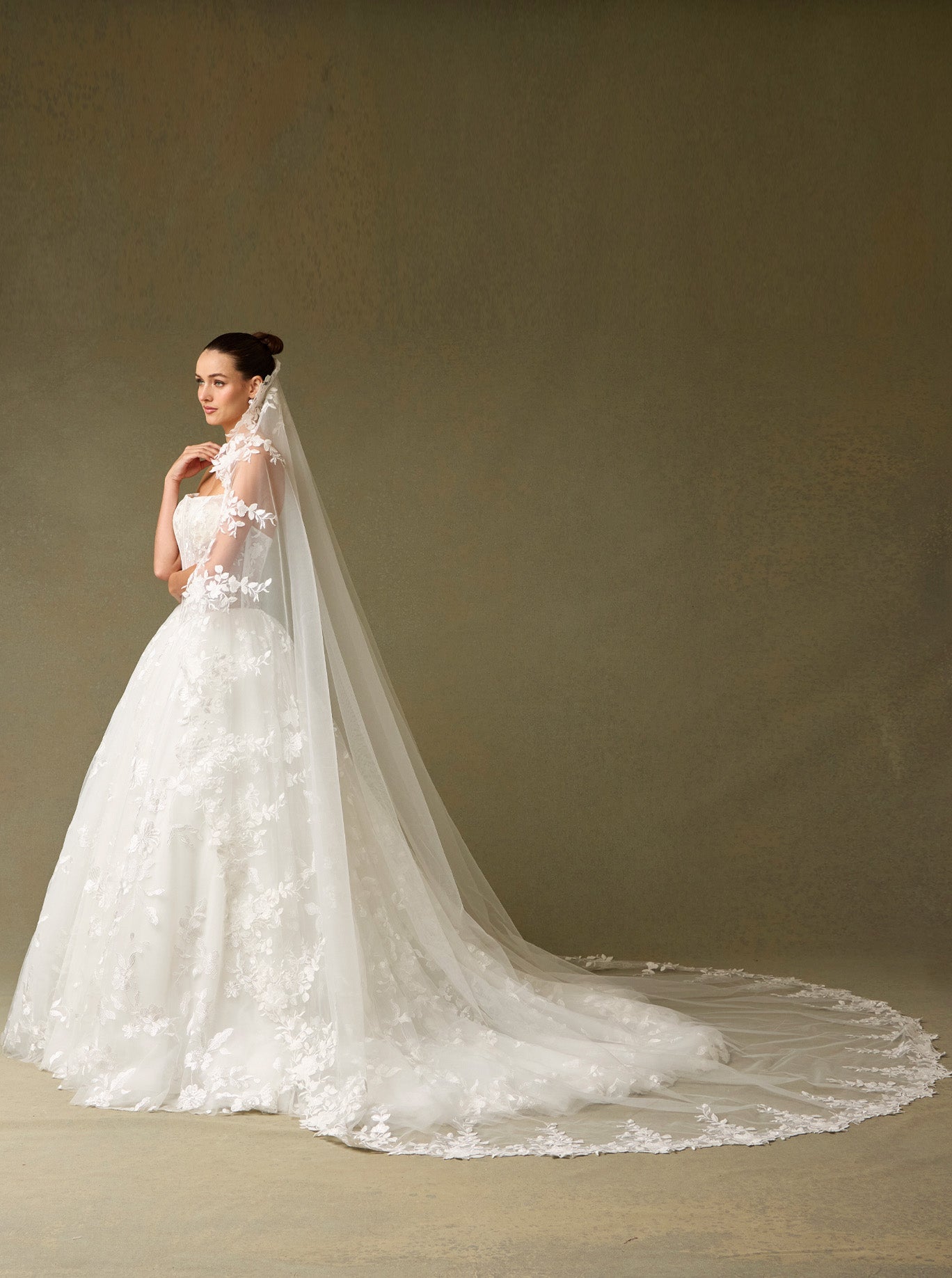 HXW25004V-VEIL_OffWhite_5591988