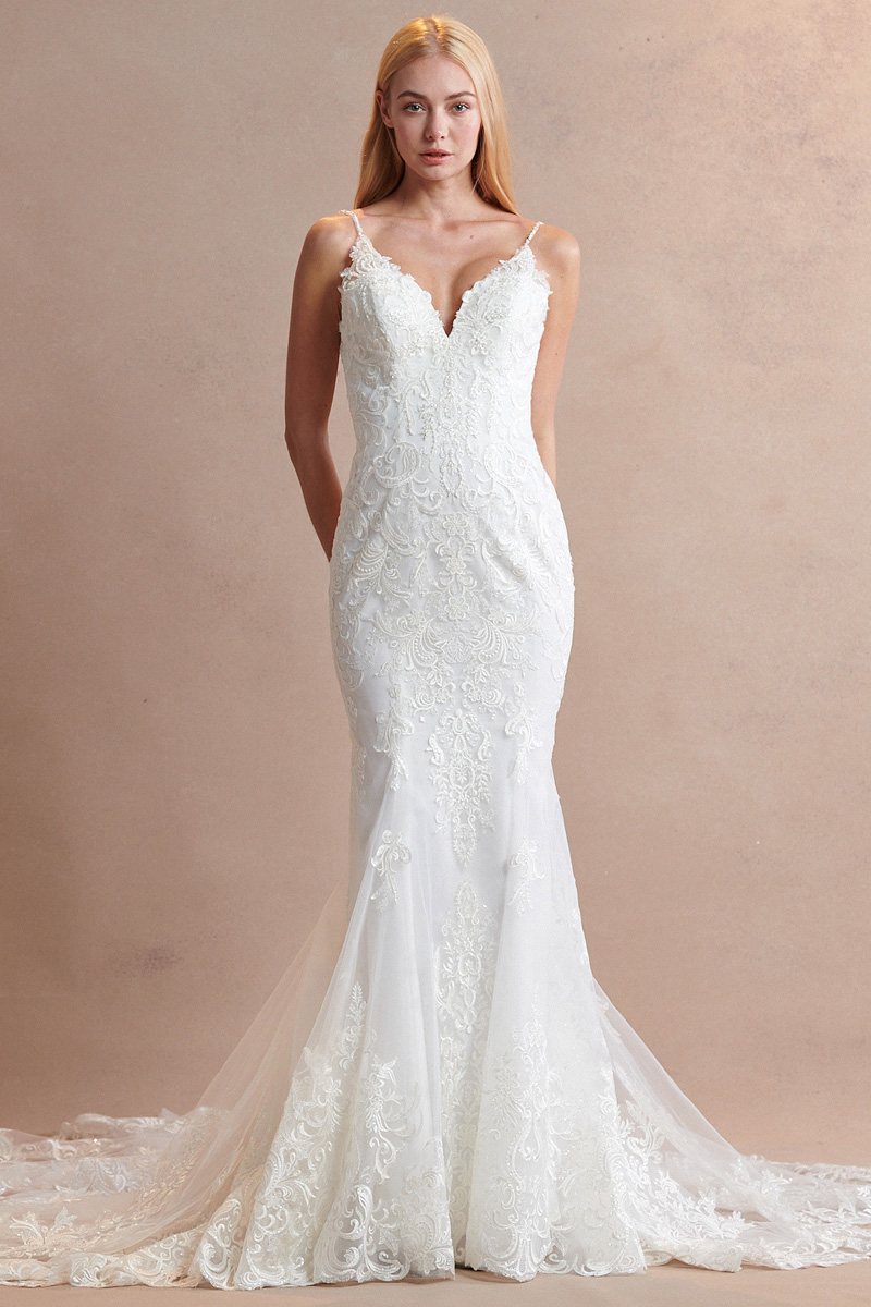 Sleeveless Lace Trumpet Wedding Gown