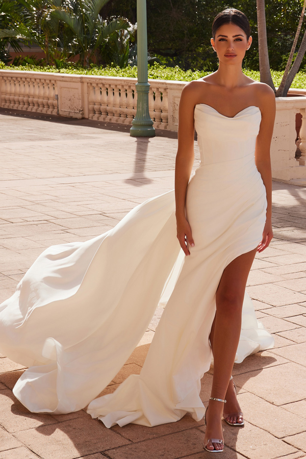 Sleeveless Strapless Sweetheart Streamlined Wedding Gown