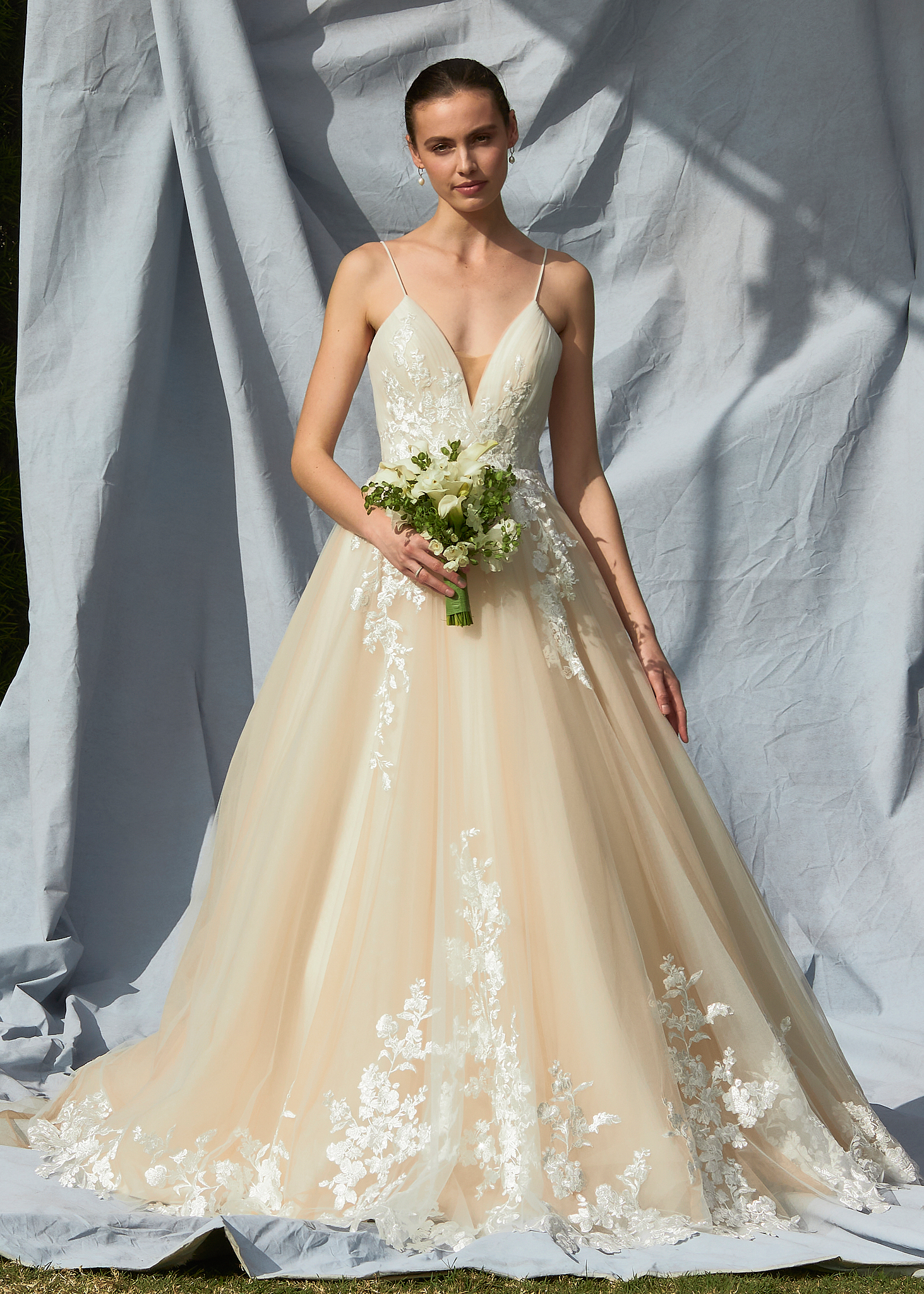 SLEEVELESS, V-NECK, A-LINE, TAIL