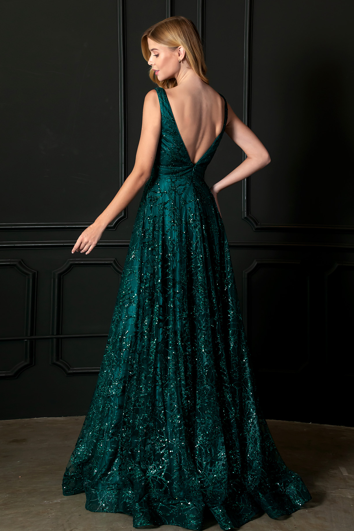V-NECK, SLEEVELESS, A-LINE