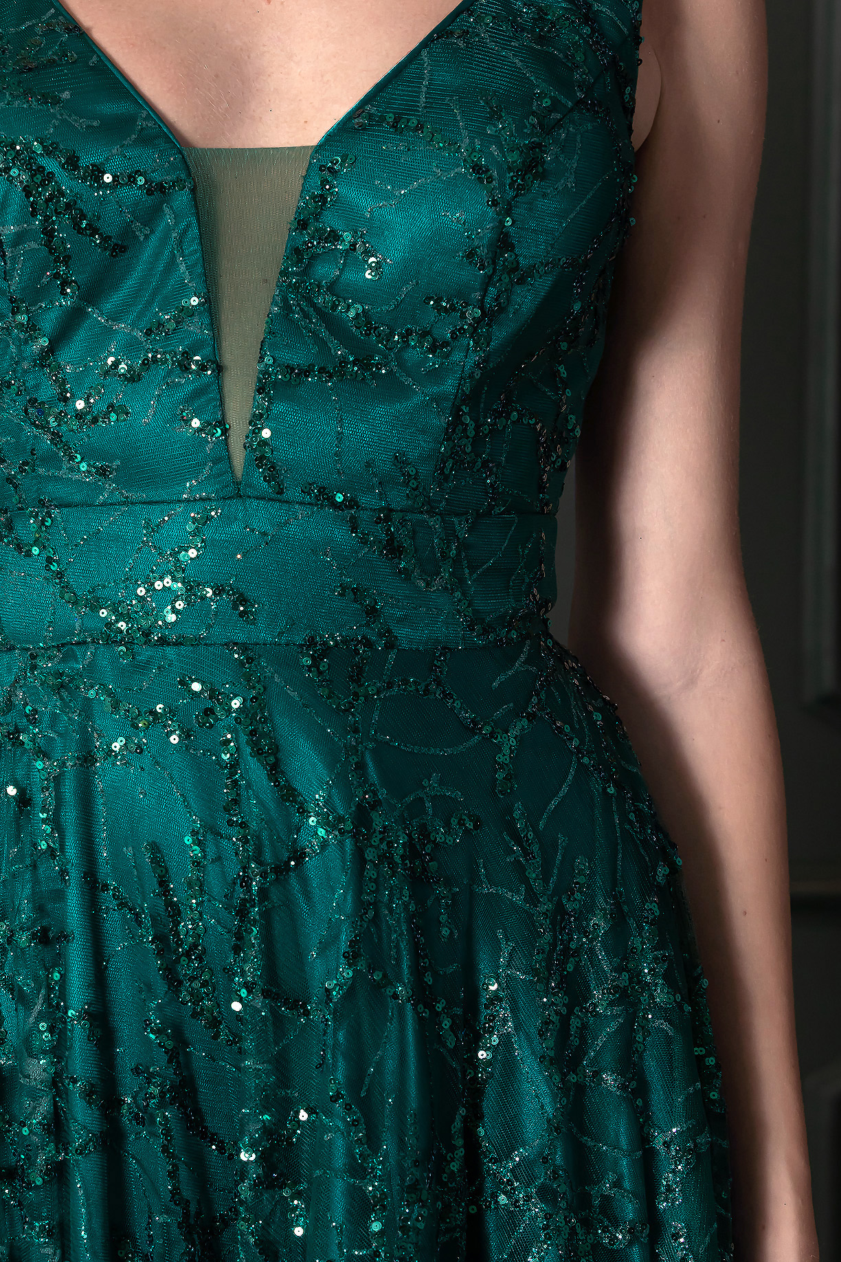 V-NECK, SLEEVELESS, A-LINE