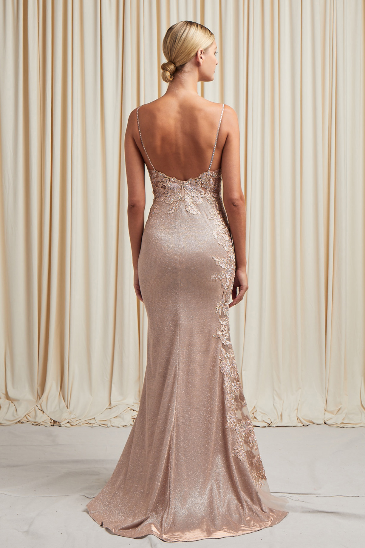 SLEEVELESS, V-NECK, SHEATH