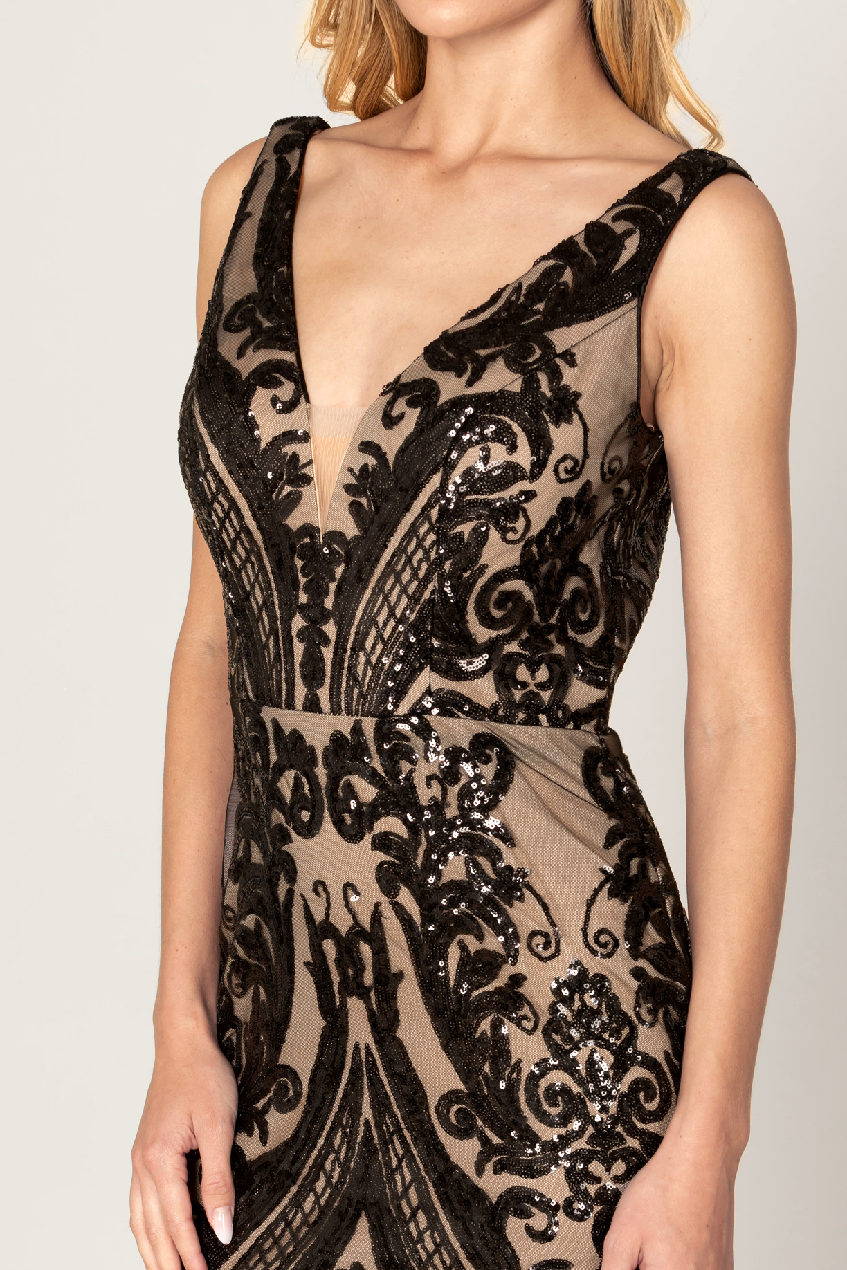 V-NECK, SLEEVELESS, SHEATH