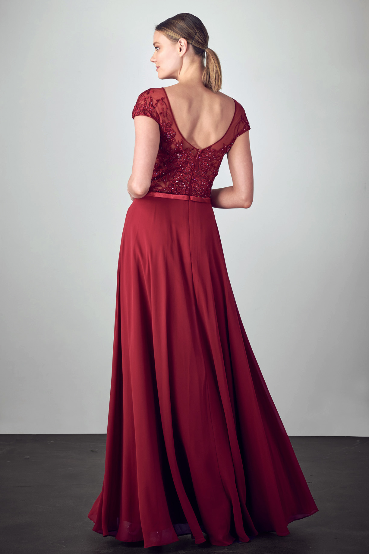 BATEAU NECK, CAP SLEEVE, SHEATH STYLE
