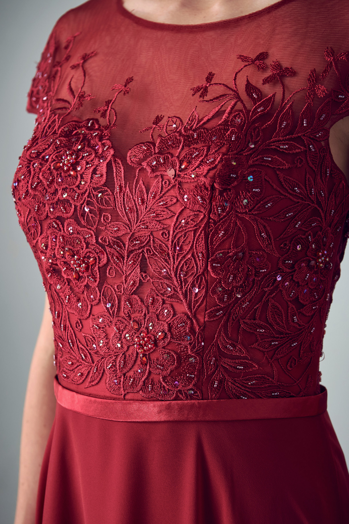 BATEAU NECK, CAP SLEEVE, SHEATH STYLE