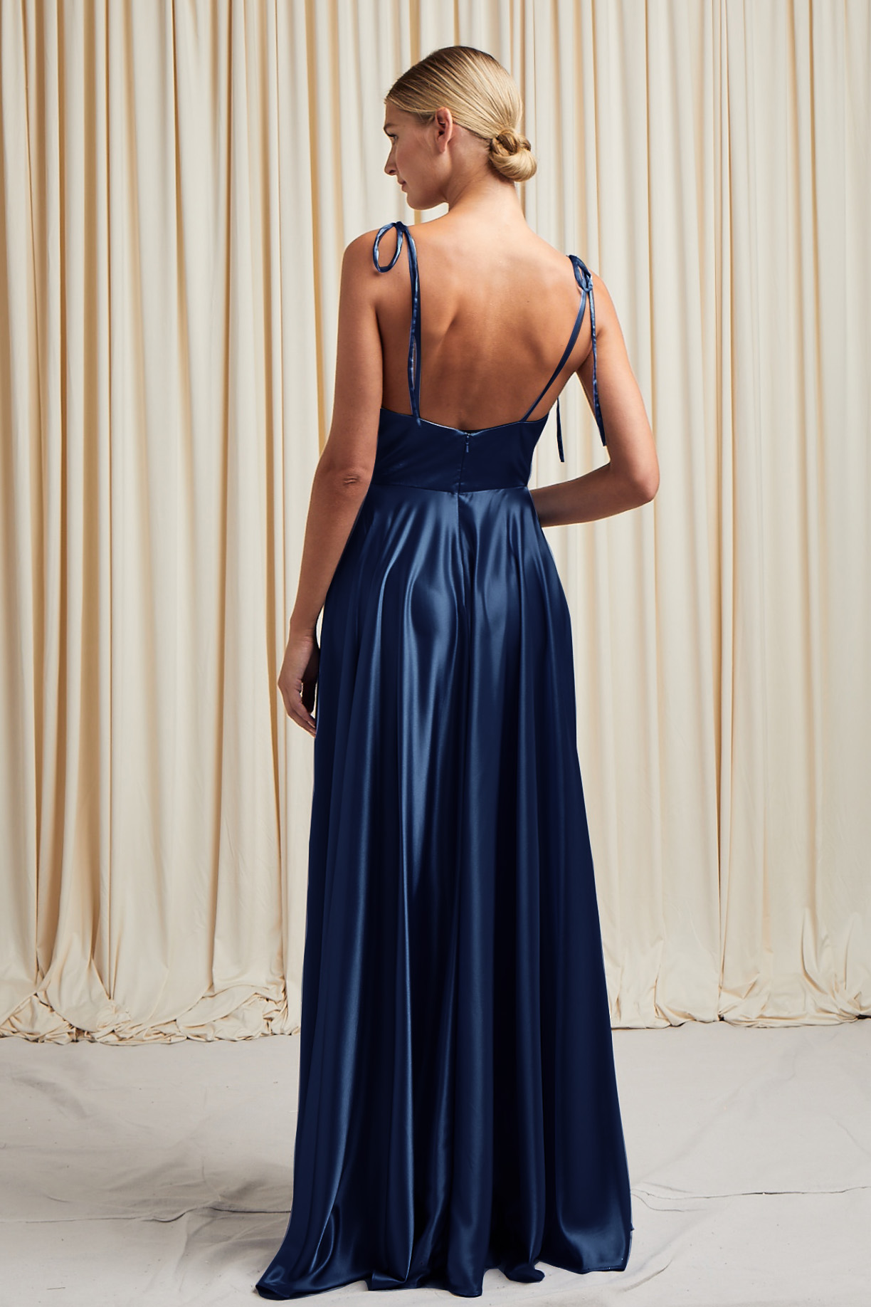 SLEEVELESS, SCOOP NECKLINE, SHEATH, SLIT