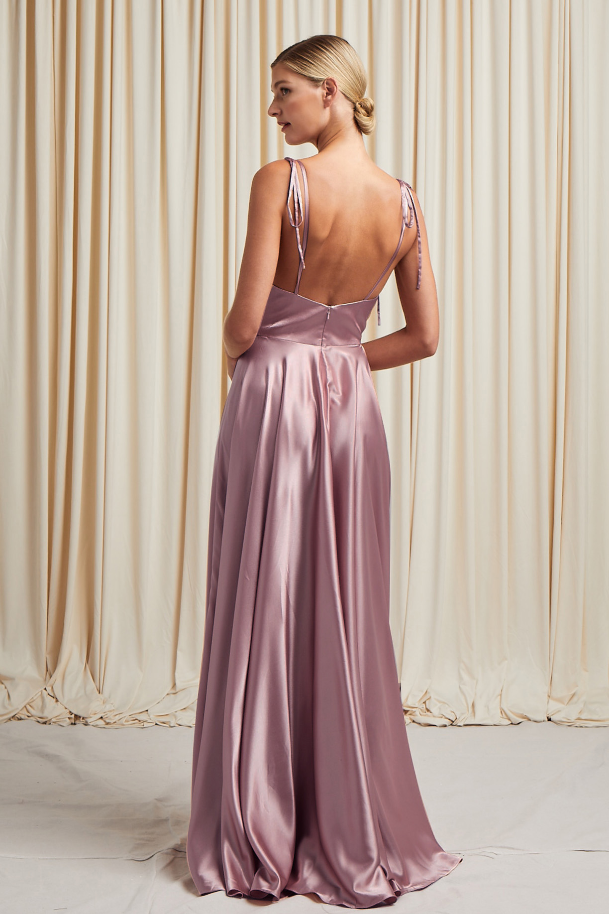 SLEEVELESS, SCOOP NECKLINE, SHEATH, SLIT