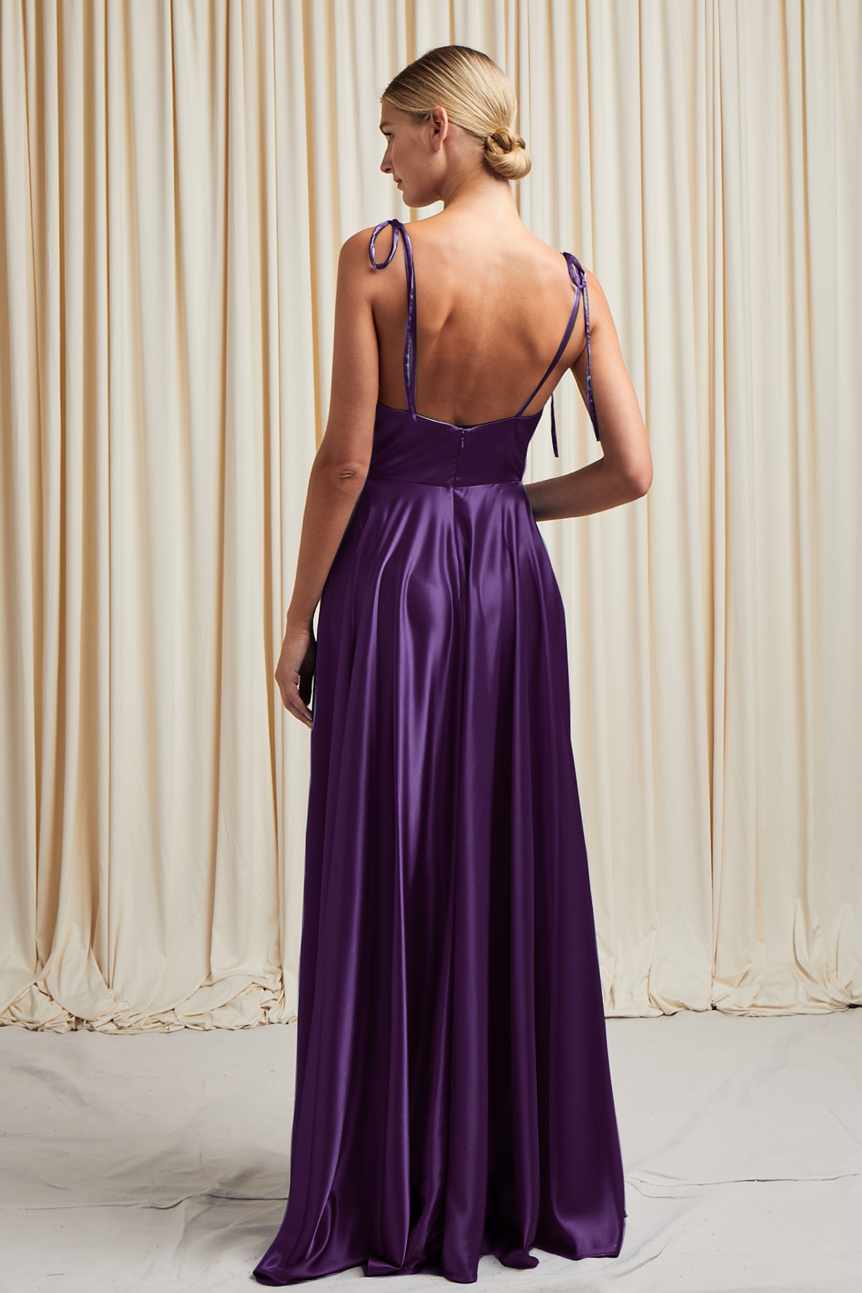 SLEEVELESS, SCOOP NECKLINE, SHEATH, SLIT