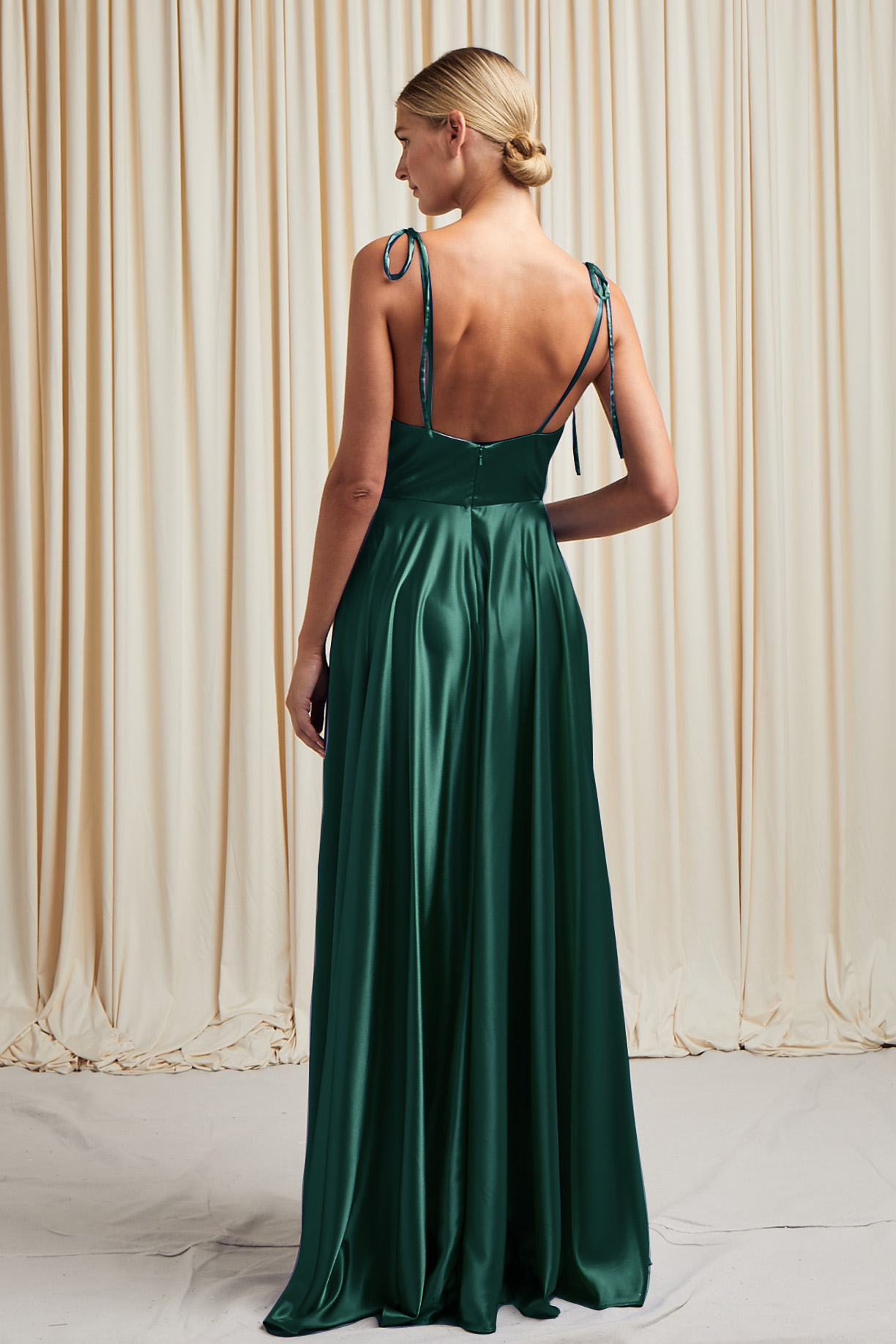 SLEEVELESS, SCOOP NECKLINE, SHEATH, SLIT