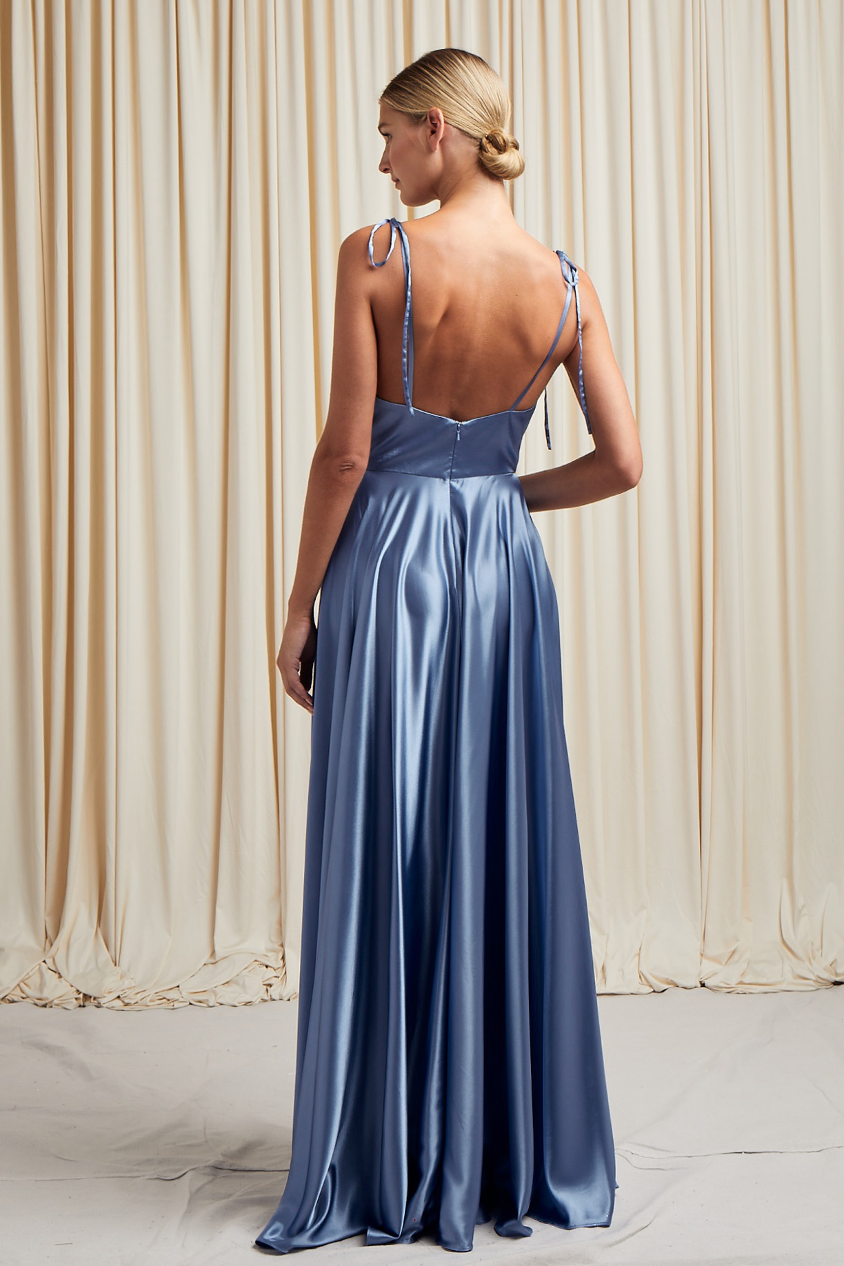 SLEEVELESS, SCOOP NECKLINE, SHEATH, SLIT