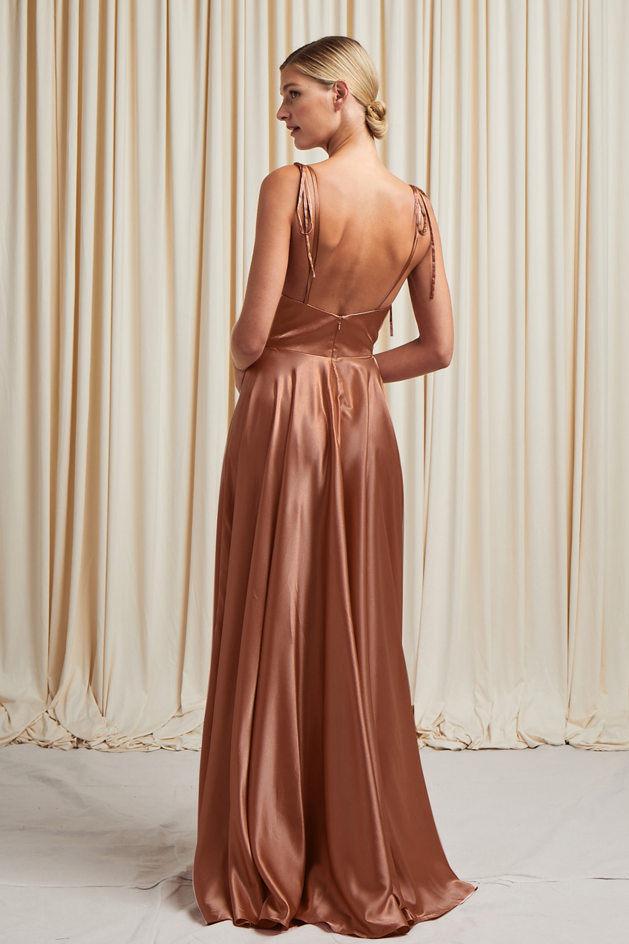 SLEEVELESS, SCOOP NECKLINE, SHEATH, SLIT