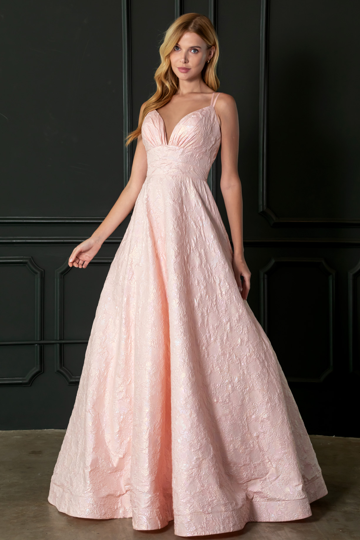SLEEVLESS, SHOULDER STRAPS, BALL GOWN