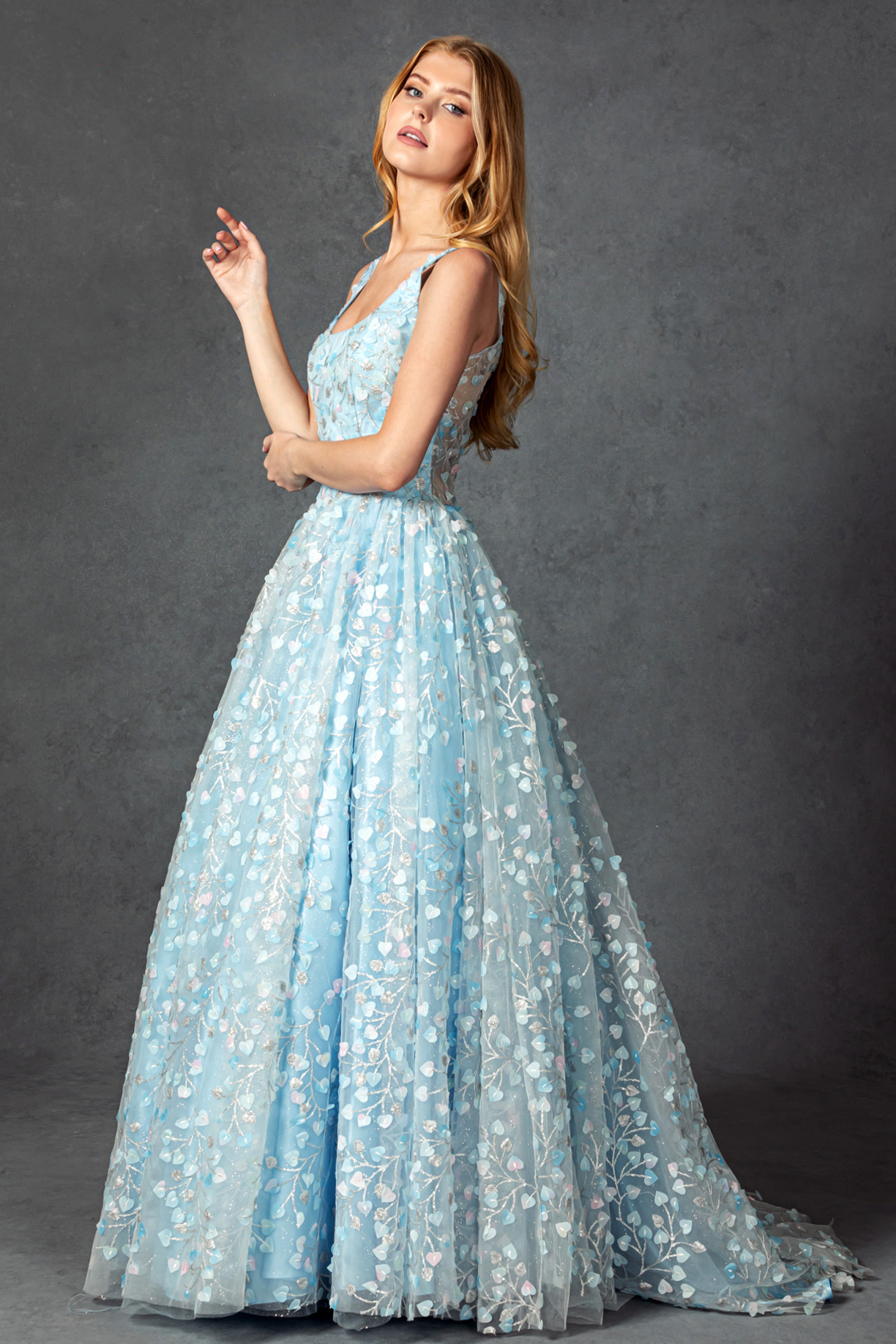 OFF-SHOULDER, SCOOP NECK, BALLGOWN