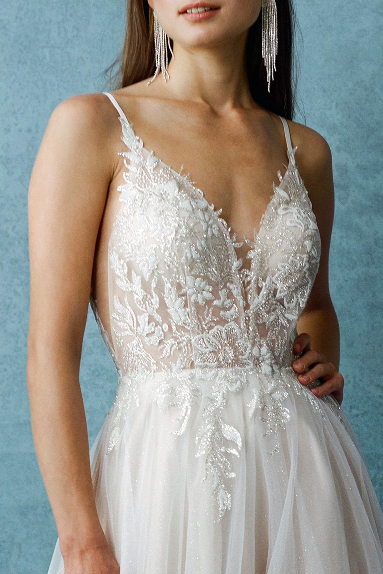 SLEEVELESS, V-NECK, A-LINE